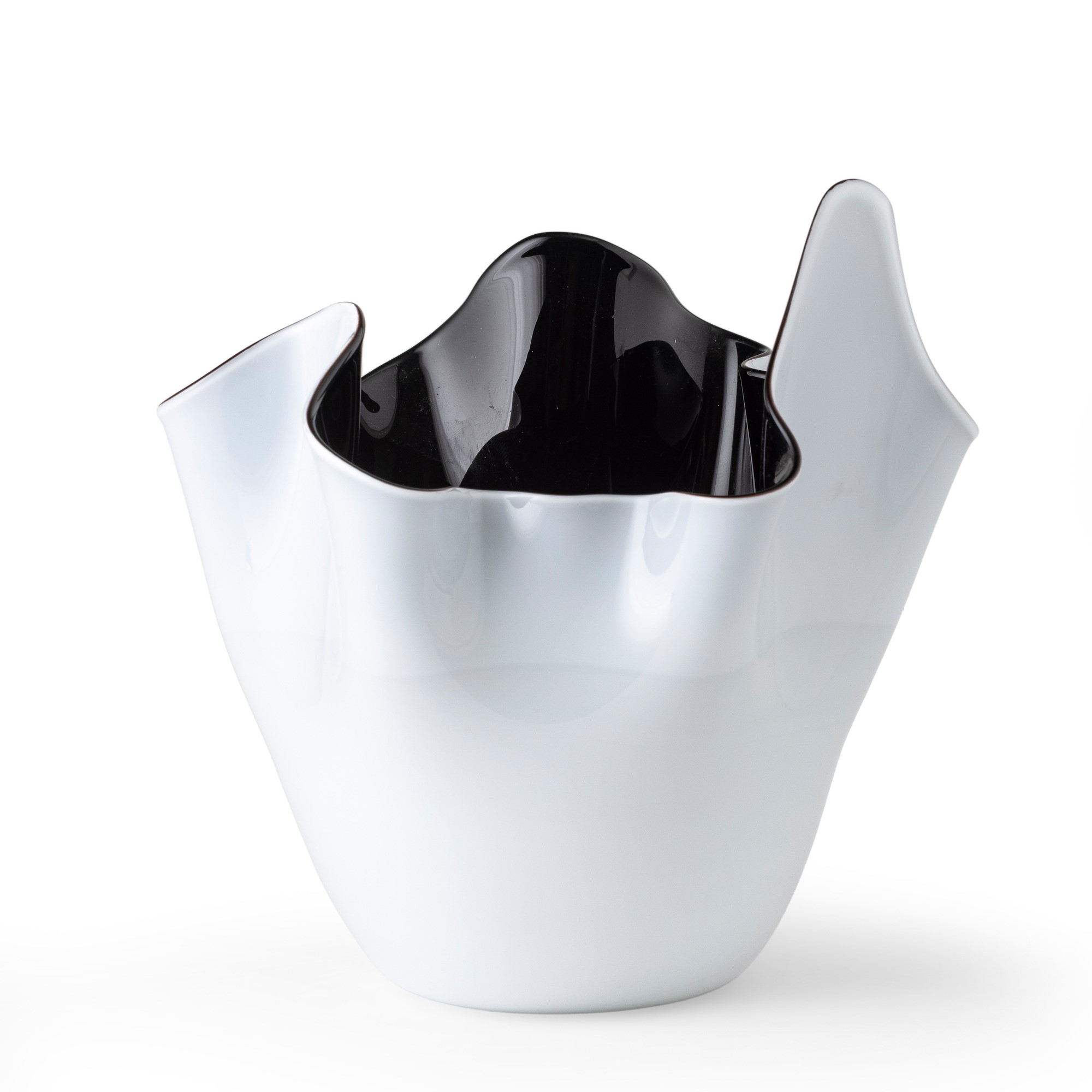 Venini, Vaso “a fazzoletto” in vetro soffiato incamiciato lattimo e ametista scuro (1983)