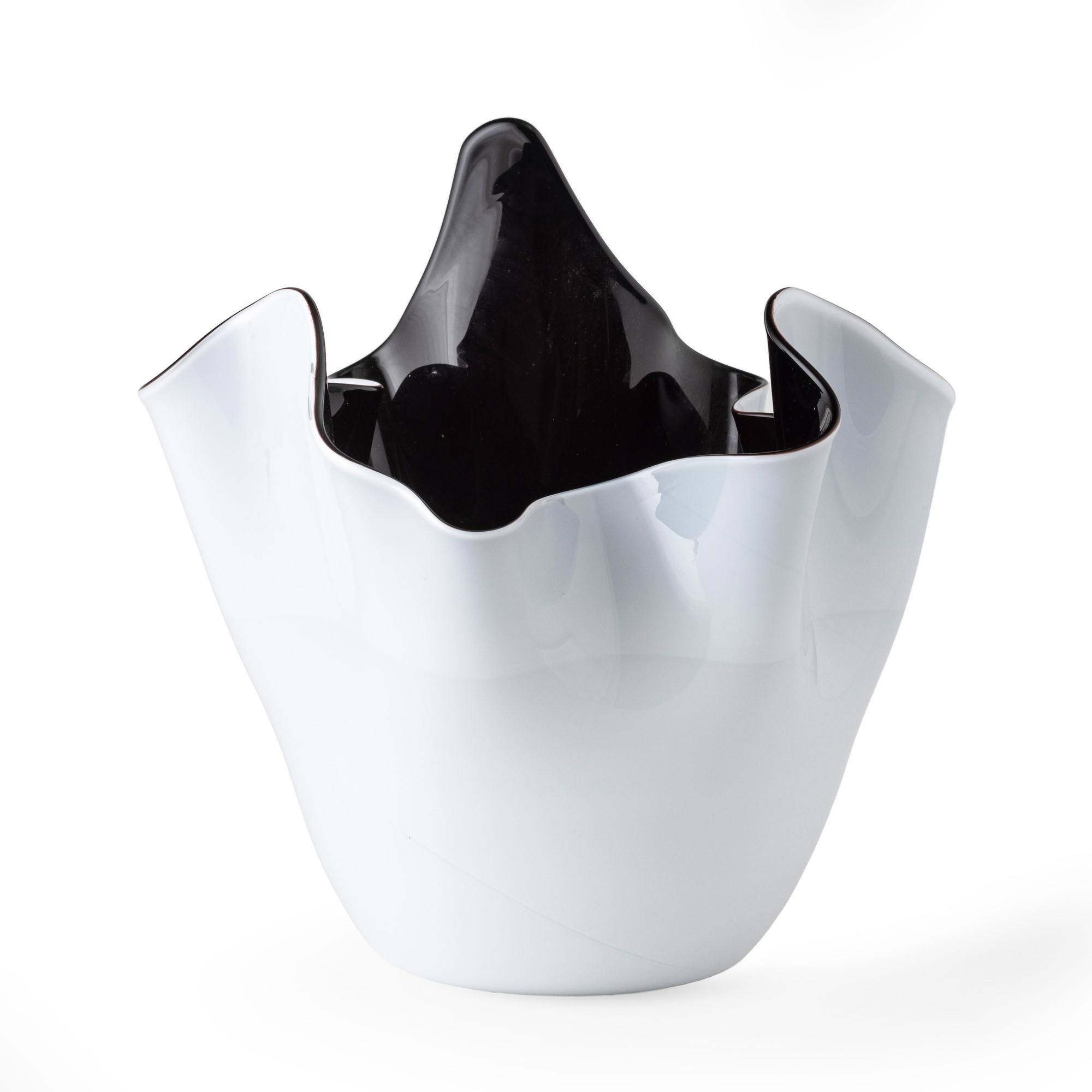 Venini, Vaso “a fazzoletto” in vetro soffiato incamiciato lattimo e ametista scuro (1983)