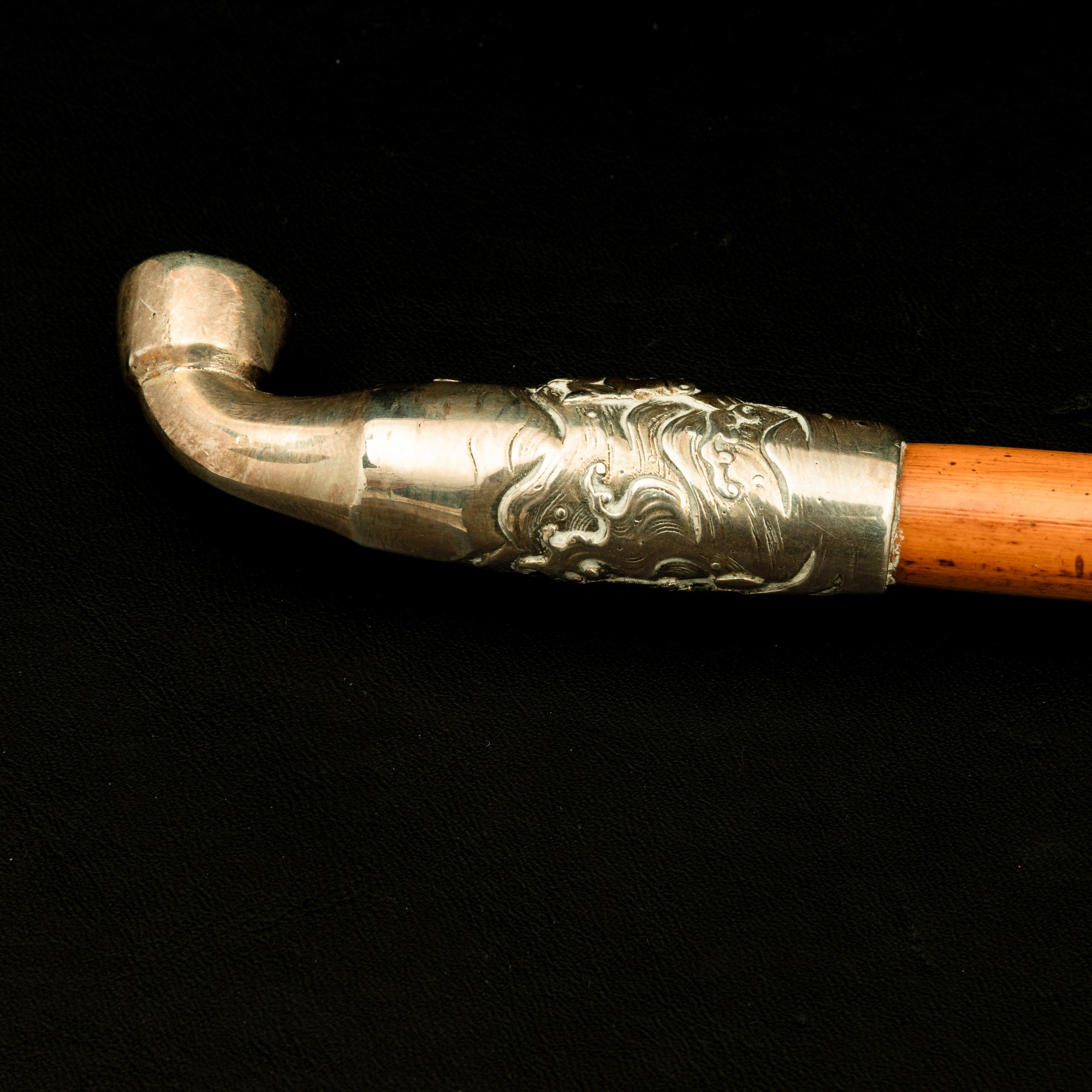 Pipa in argento e legno con personaggi a cavallo, iscrizioni, Cima, Dinastia Qing, XIX secolo