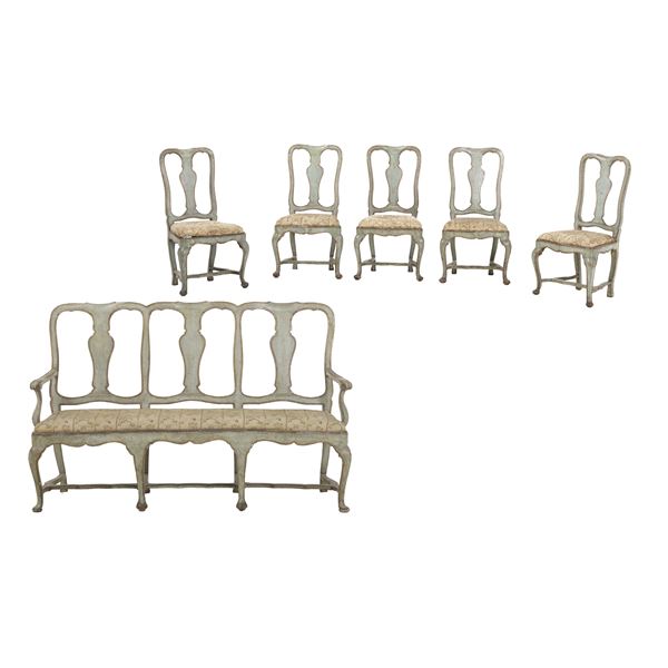 Divano e cinque sedie en suite in legno laccato. XVIII secolo