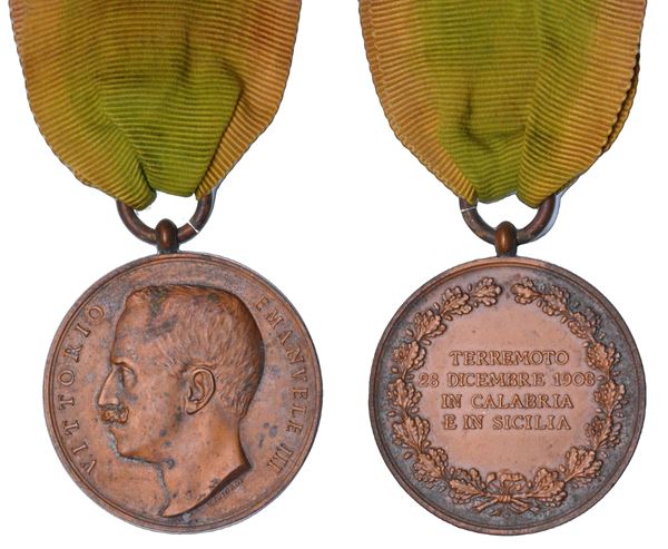 REGNO D'ITALIA. VITTORIO EMANUELE III DI SAVOIA, 1900-1946. Onorificenza in bronzo 28 dicembre 1908. Terremoto in Calabria e Sicilia.