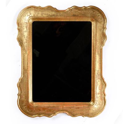 Specchiera, due esemplari, legno dorato sagomato con decoro graffito, fine XIX-inizi XX secolo