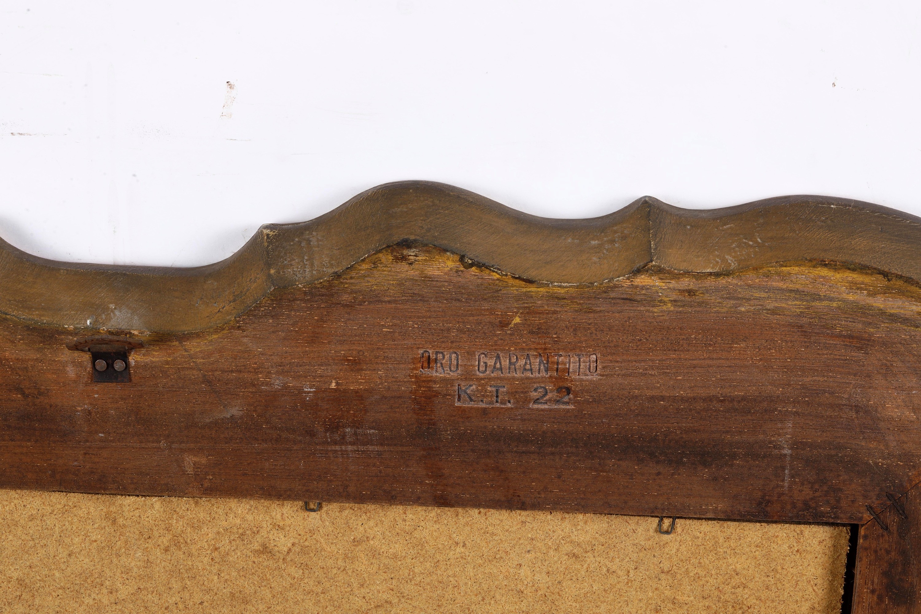 Specchiera, due esemplari, legno dorato sagomato con decoro graffito, fine XIX-inizi XX secolo