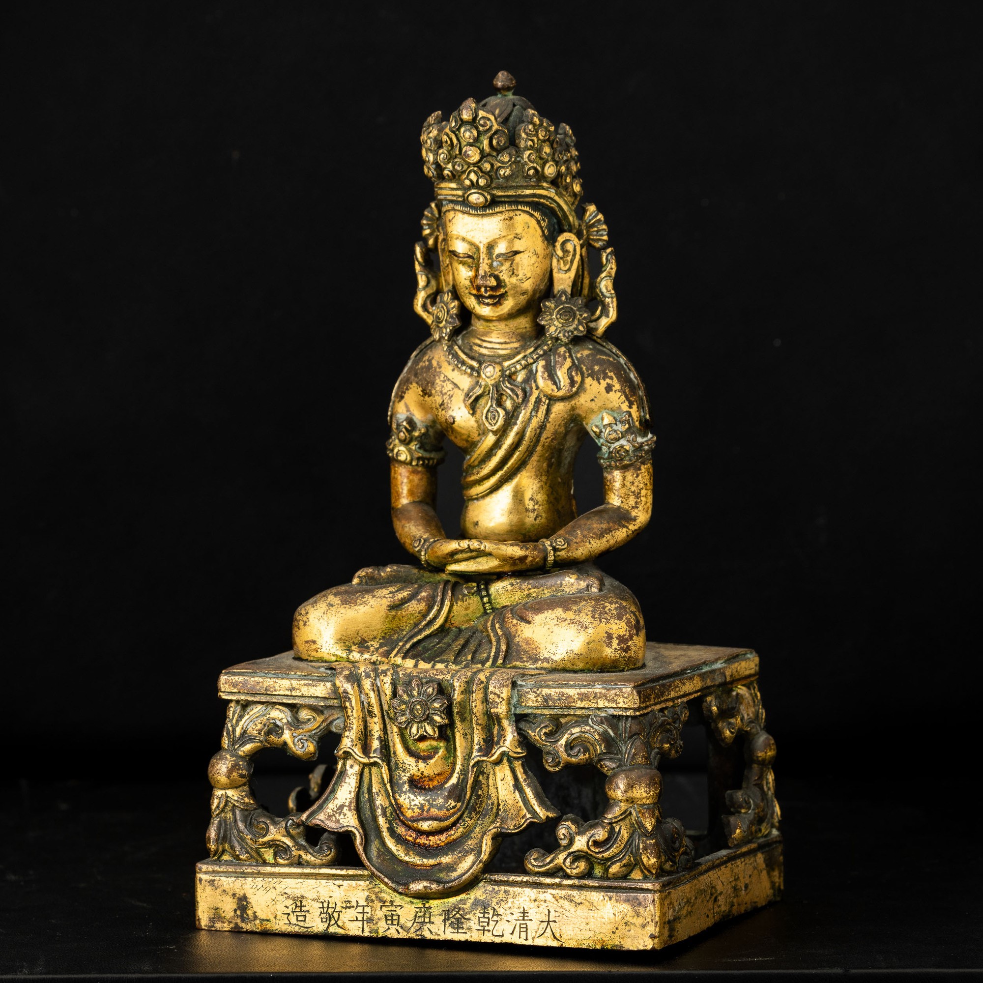 Cina, Dinastia Qing, Amitayus incoronato—Figura di Buddha in bronzo dorato