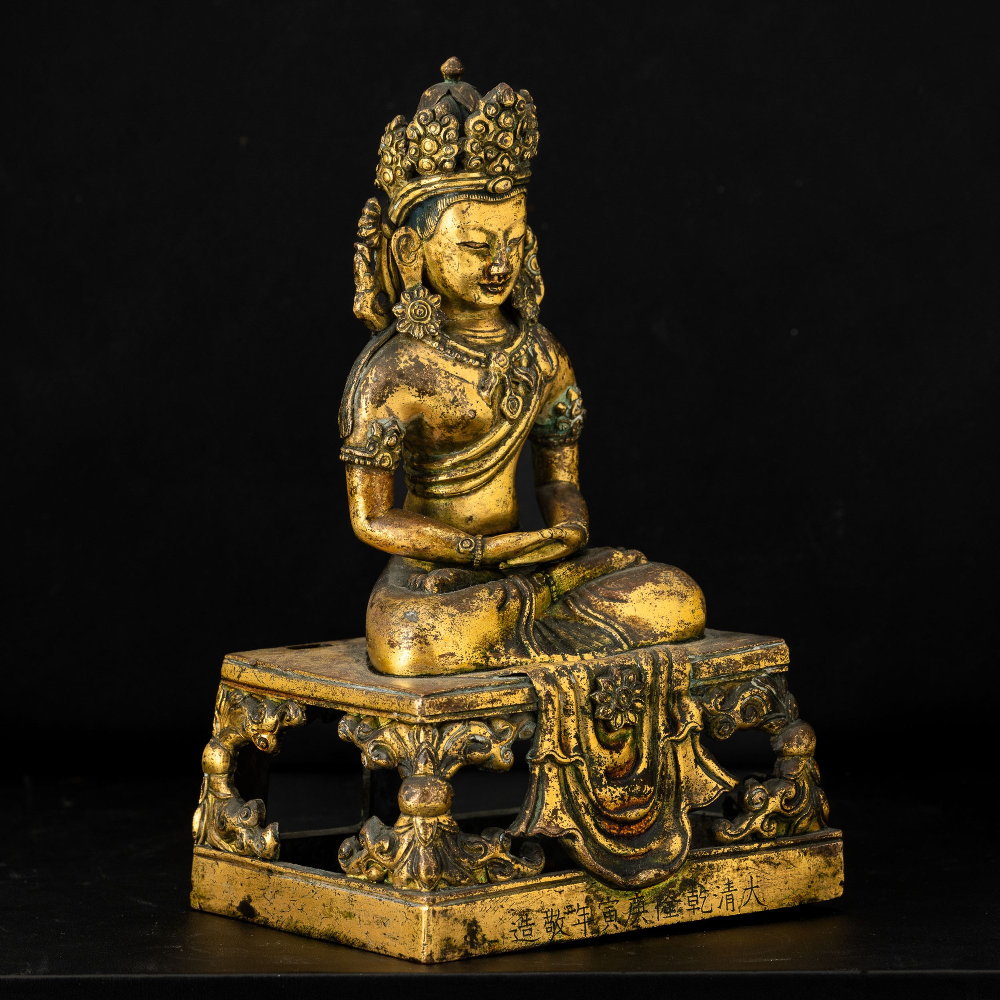 Cina, Dinastia Qing, Amitayus incoronato—Figura di Buddha in bronzo dorato
