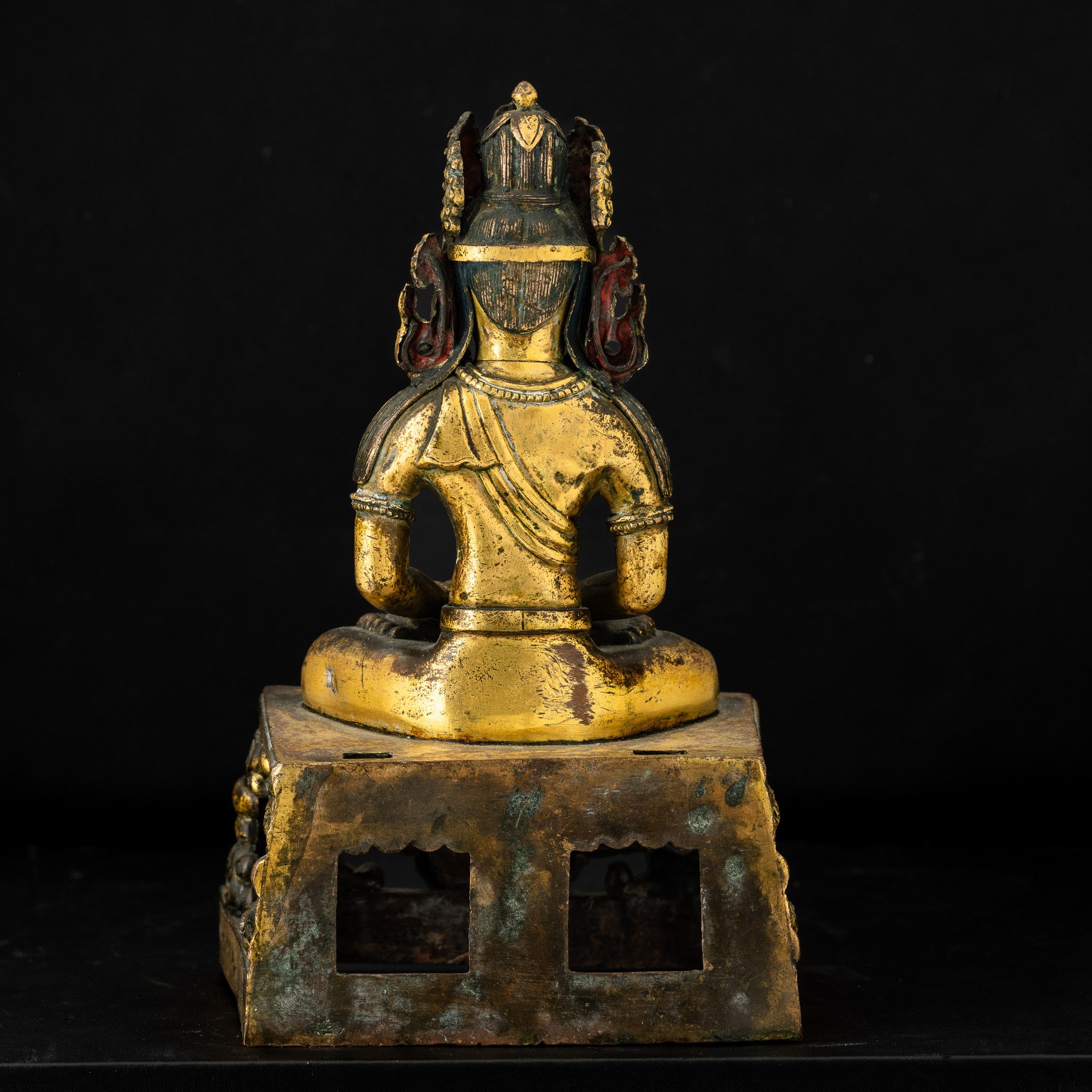 Cina, Dinastia Qing, Amitayus incoronato—Figura di Buddha in bronzo dorato