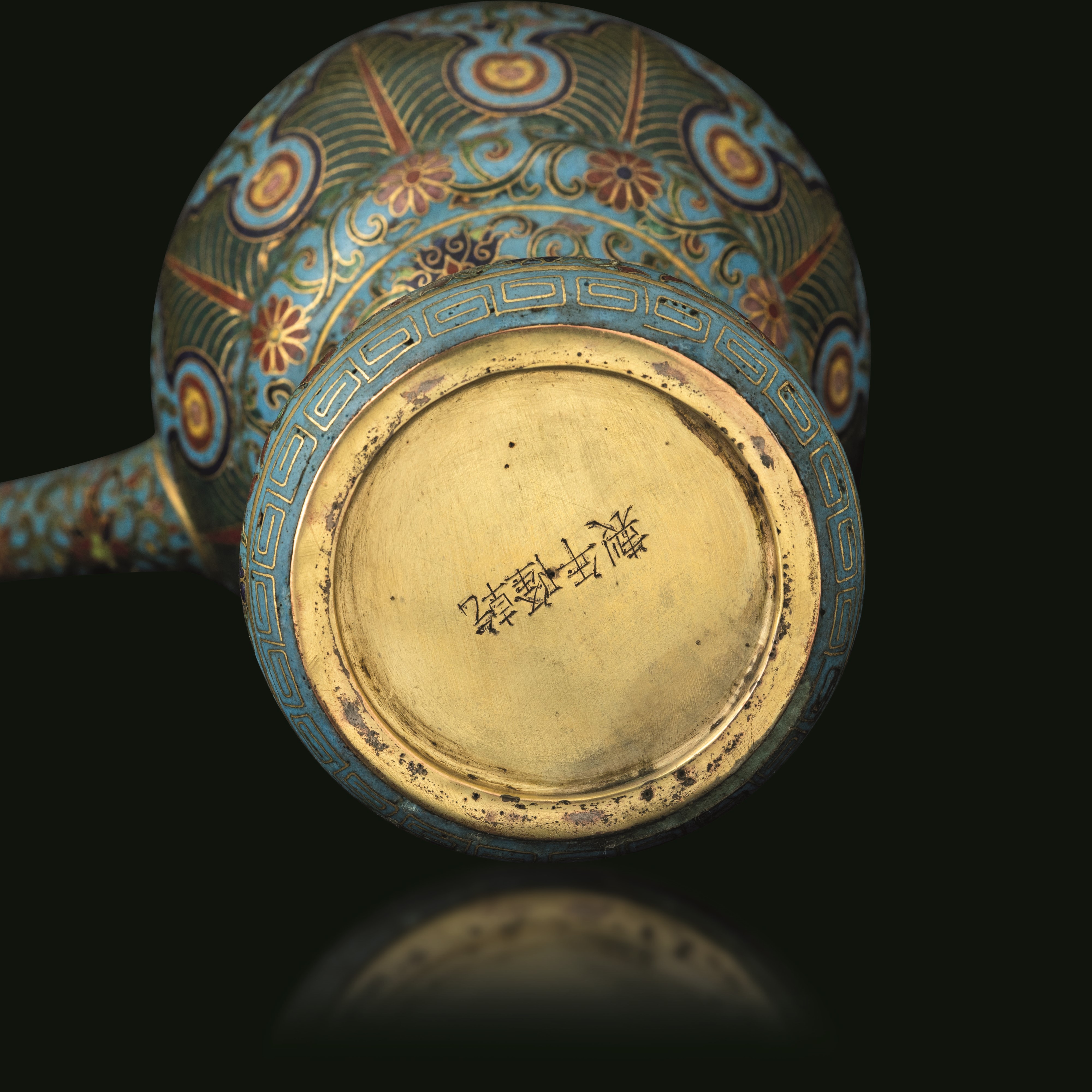 Oliera in smalti policromi cloisonné, decori floreali, Cina, Dinastia Qing (XIX-XX secolo)