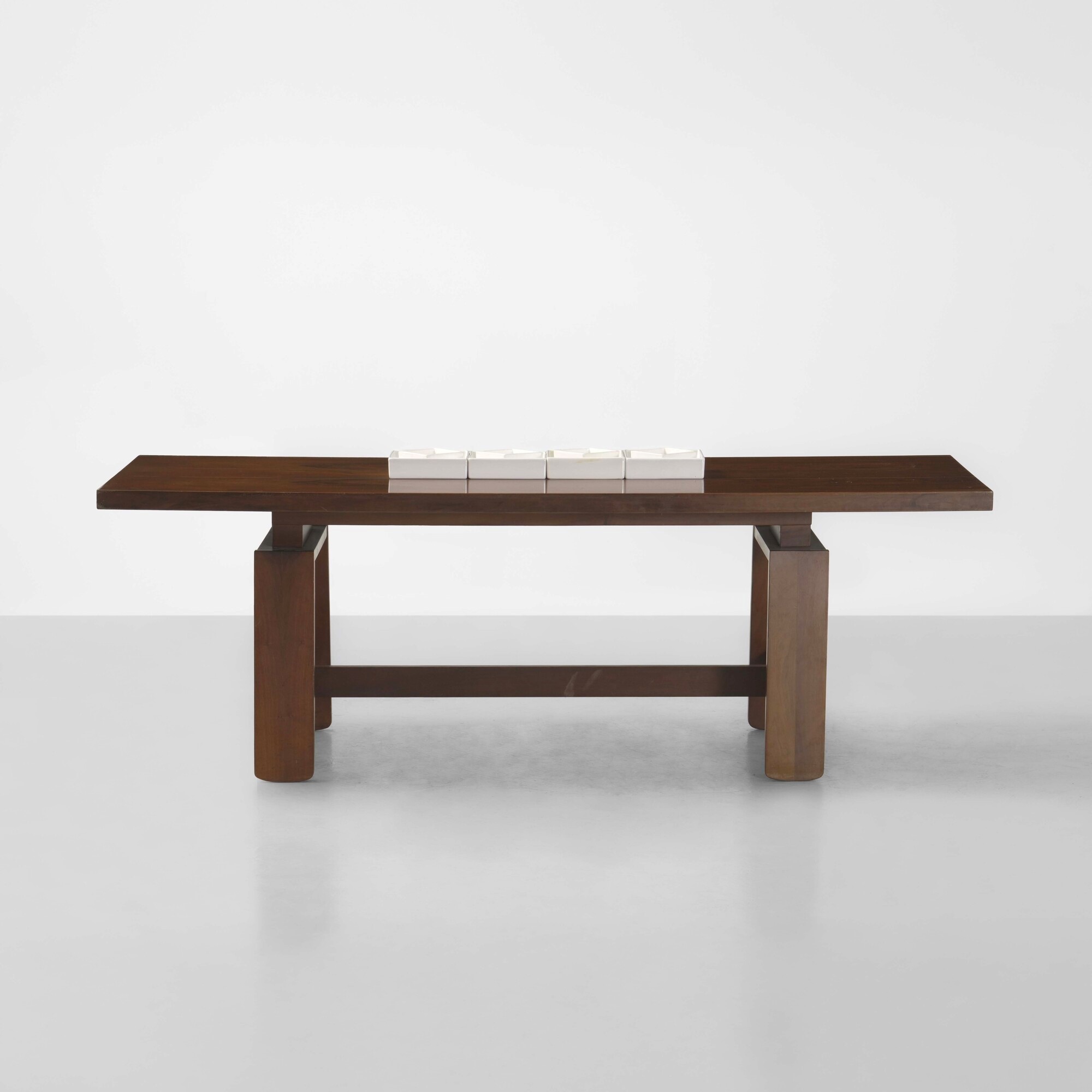 Silvio Coppola - Tavolo mod. 611 con piano in legno e inserti in porcellana smaltata