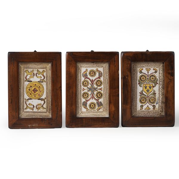 Pettinari, tre piastrelle