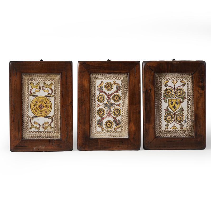 Pettinari, tre piastrelle  - Auction Antiques - Cambi Casa d'Aste