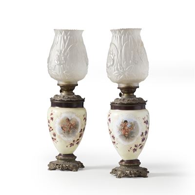 XX secolo, Coppia di lampade a olio
