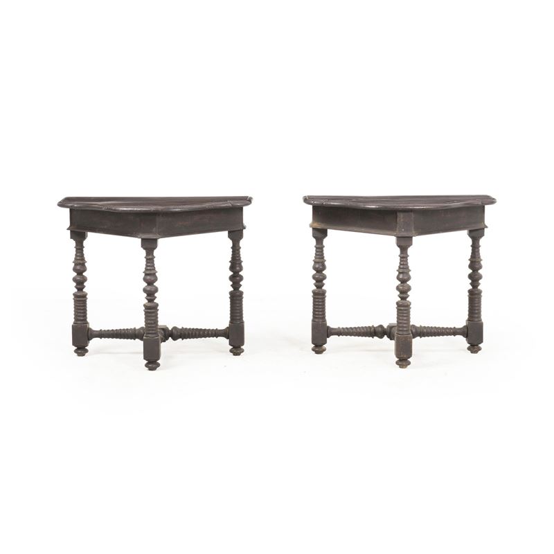 Coppia di tavoli console in noce, Centro Italia XVII-XVIII secolo