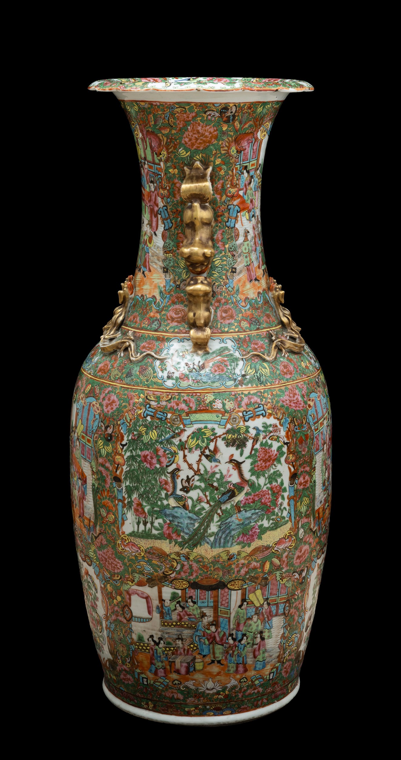 Coppia di vasi in porcellana Canton, Scene di corte e motivi floreali (Dinastia Qing, XIX secolo)