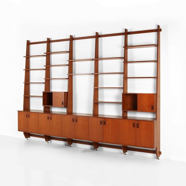 Grande libreria a cinque campate