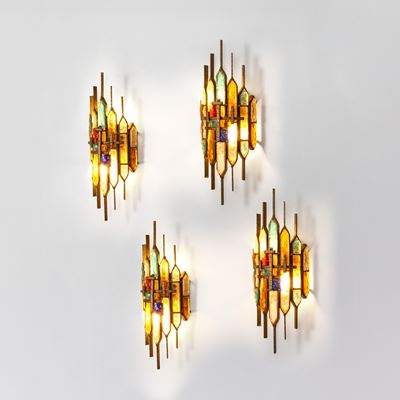 Quattro lampade da parete in ottone e cristallo policromo