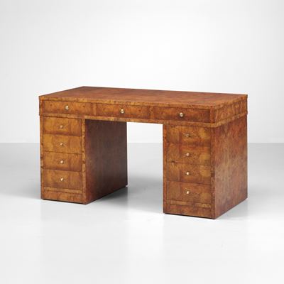Scrivania in legno con impiallacciatura di radica e pomelli in ottone, Italia, 1960 ca.