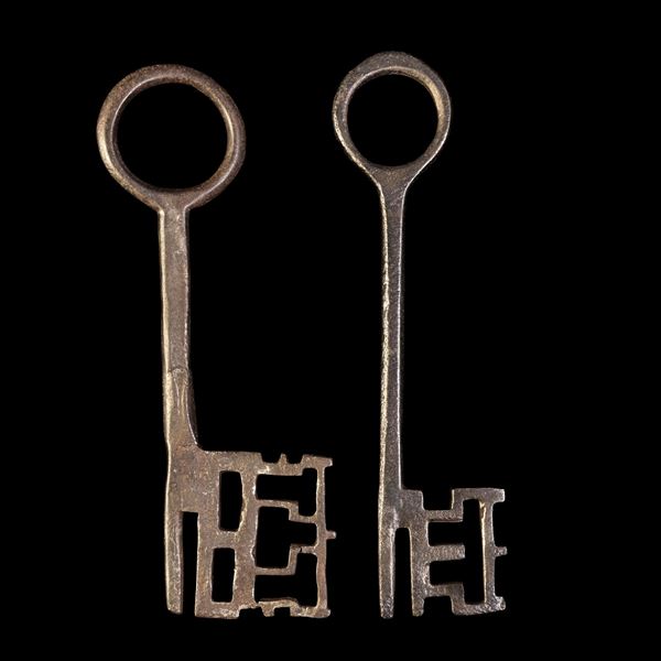 Due chiavi romaniche in ferro forgiato. Francia, XII secolo