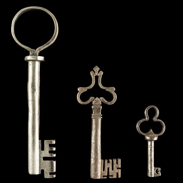 Tre chiavi tardogotiche in ferro forgiato. Germania e Danimarca, XV secolo