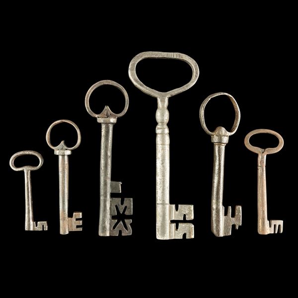 Sei chiavi gotiche in ferro forgiato. Italia settentrionale, XIII-XIV secolo