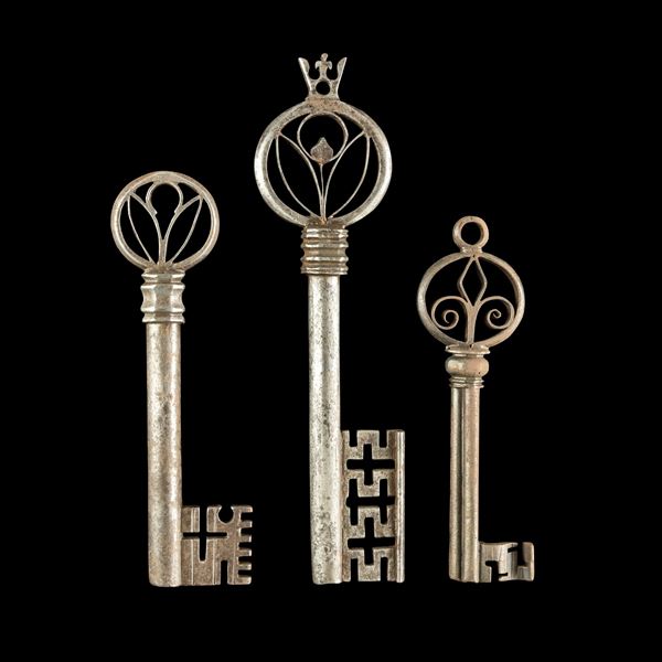 Tre chiavi rinascimentali in ferro forgiato. Veneto, XVI secolo