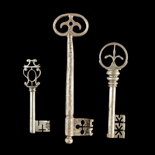 Tre chiavi rinascimentali in ferro forgiato. Francia, XVI secolo