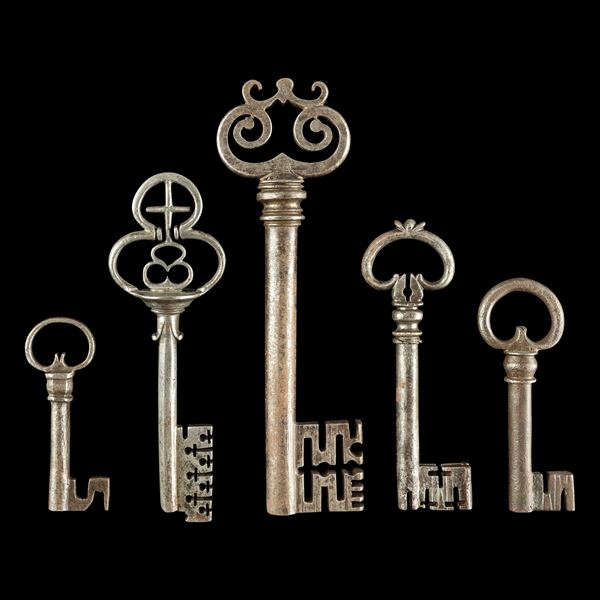 Cinque chiavi rinascimentali in ferro forgiato. XVI-XVII secolo