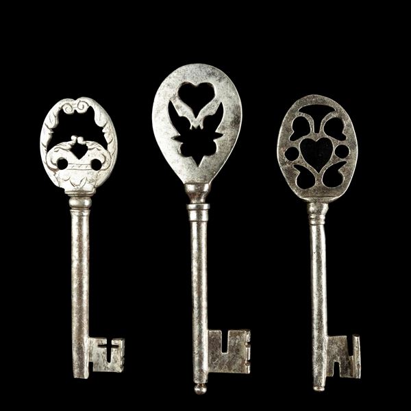 Tre clés de mariage in ferro forgiato. Francia, XVII secolo