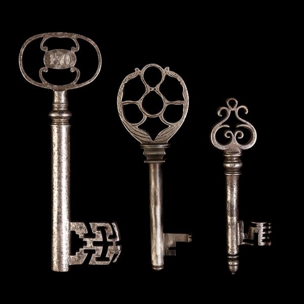 Tre chiavi in ferro forgiato. Francia, XVIII secolo