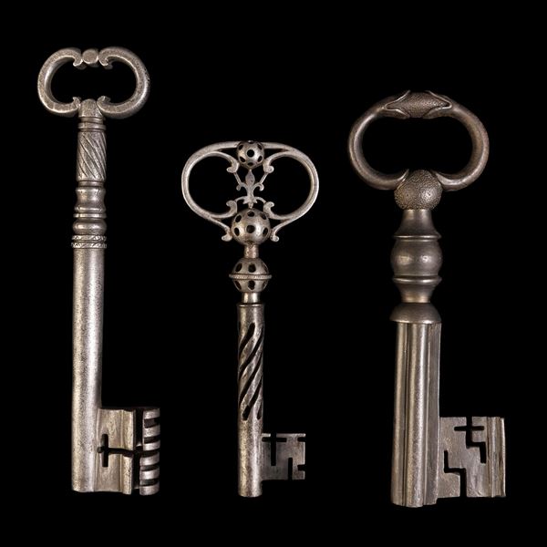 Tre chiavi in ferro forgiato. Francia, XVIII secolo