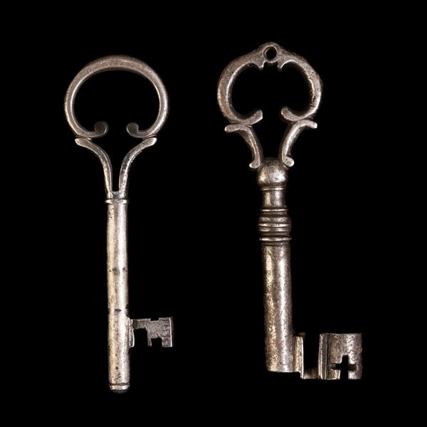 Due chiavi in ferro forgiato. Italia settentrionale, XVIII secolo