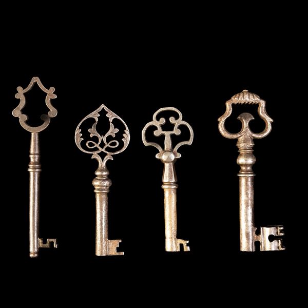 Quattro chiavi in ferro forgiato. Italia settentrionale, XVIII secolo