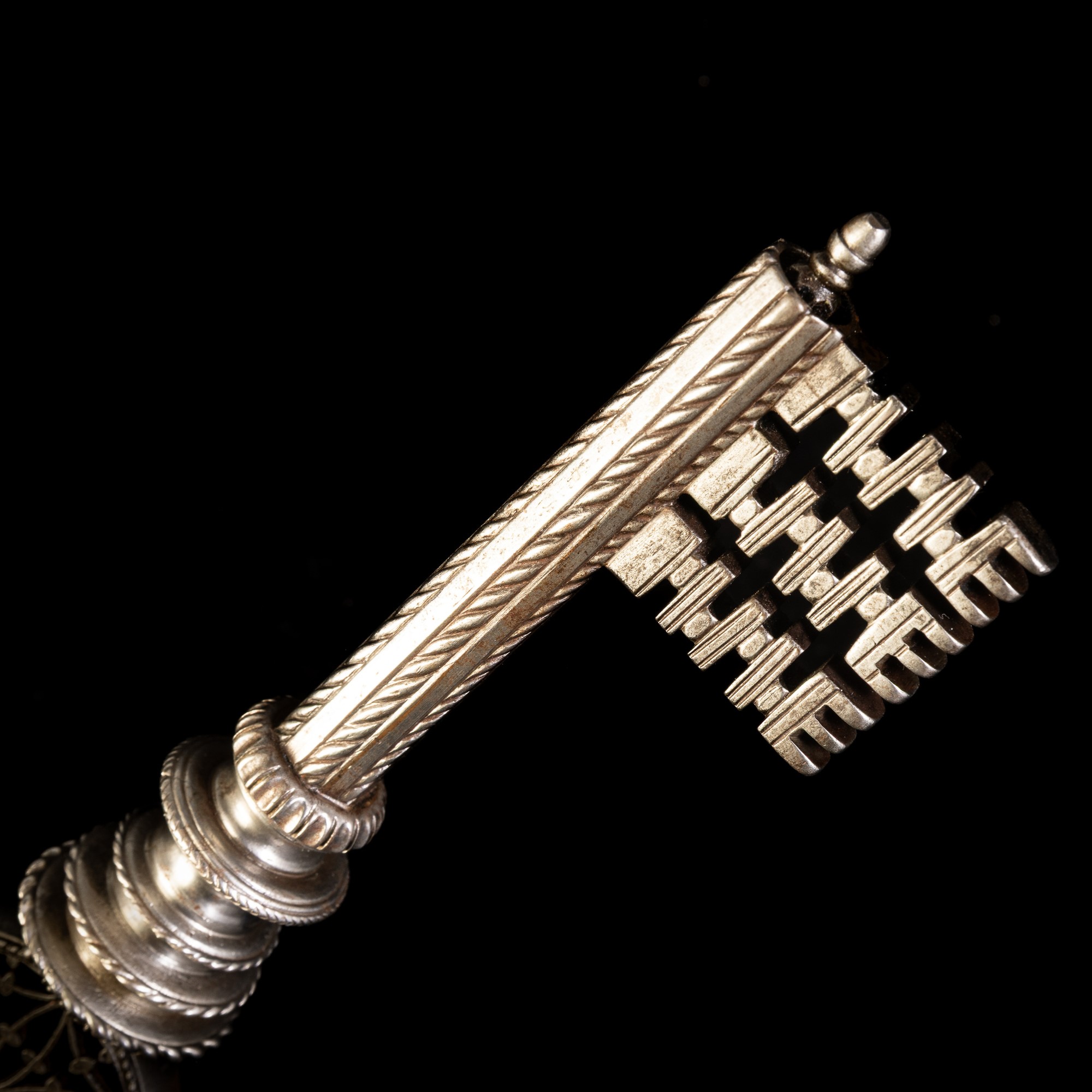Chiave rinascimentale in ferro forgiato con stiletto, Alt. cm 18,5