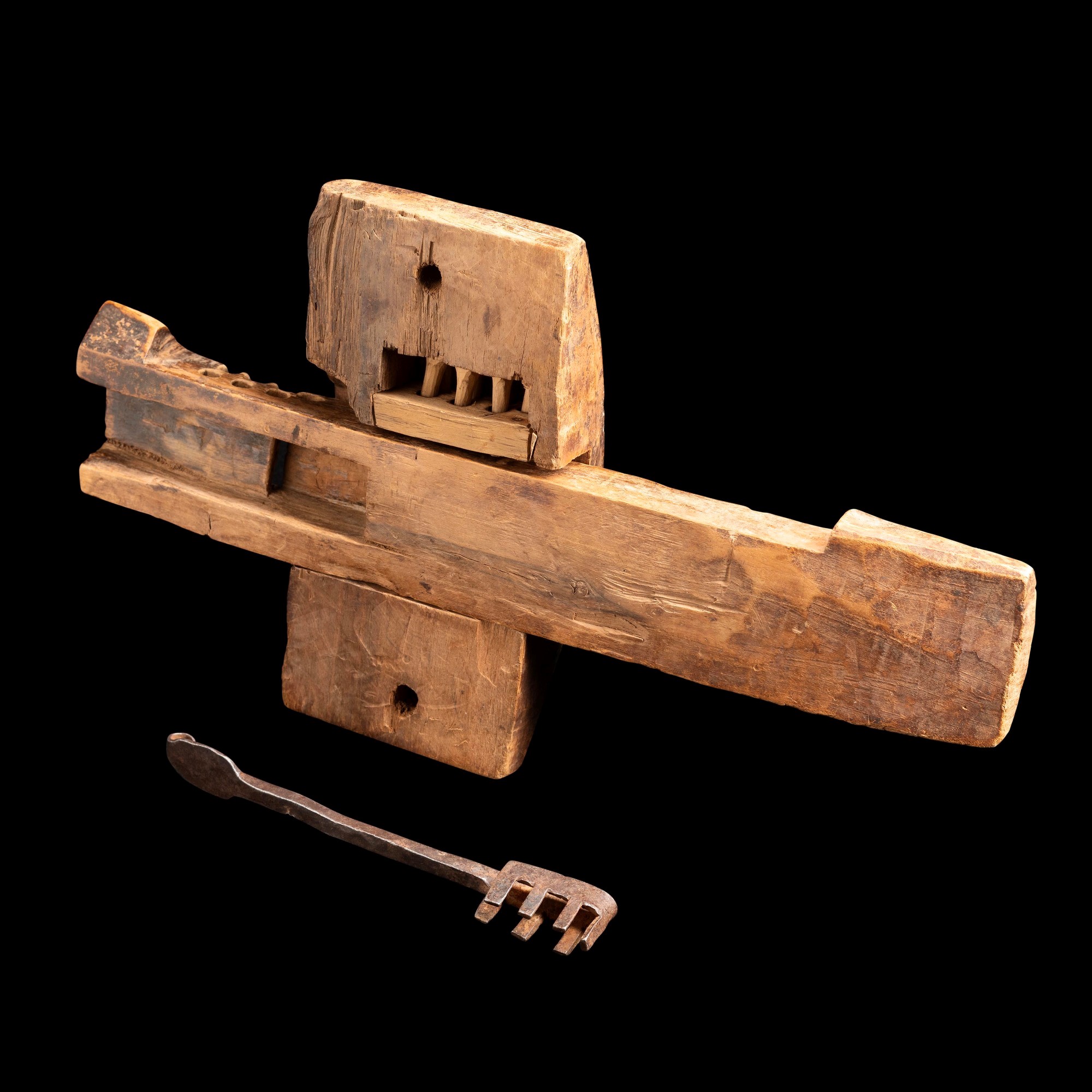 Insieme di cinque serrature in legno, XVIII-XX secolo