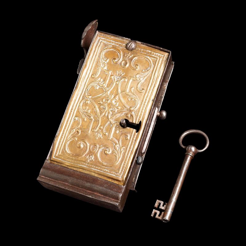 Serratura in ferro e ottone. Germania, XVII secolo  - Asta Collezione Leopoldo Conforti. Dieci secoli di Chiavi, Forzieri e Serrature - Cambi Casa d'Aste