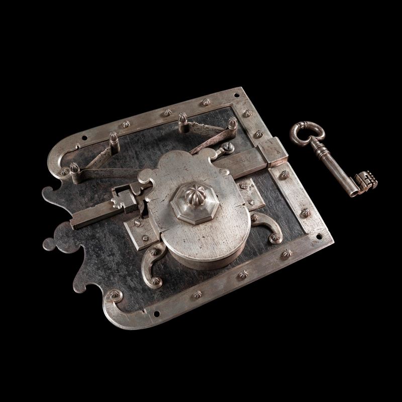 Serratura in ferro. Italia settentrionale, XVII secolo  - Asta Collezione Leopoldo Conforti. Dieci secoli di Chiavi, Forzieri e Serrature - Cambi Casa d'Aste