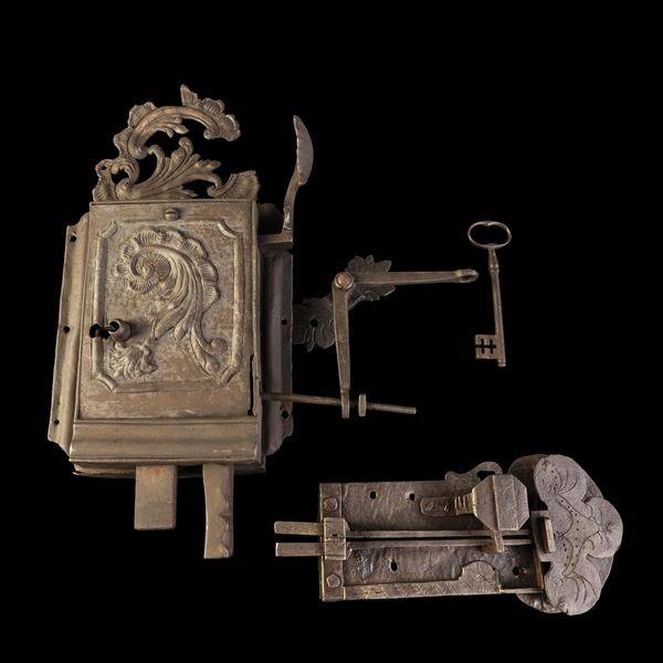 Due serrature da porta in ferro battuto. Germania, XVII secolo