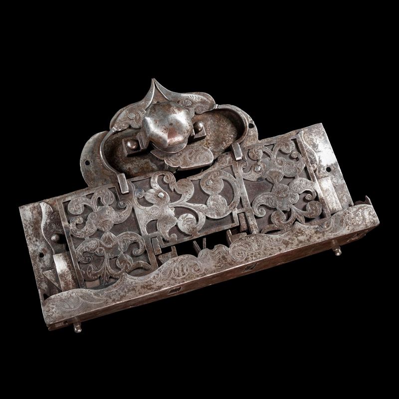 Serratura in ferro da cassapanca. Germania, XVII secolo  - Asta Collezione Leopoldo Conforti. Dieci secoli di Chiavi, Forzieri e Serrature - Cambi Casa d'Aste