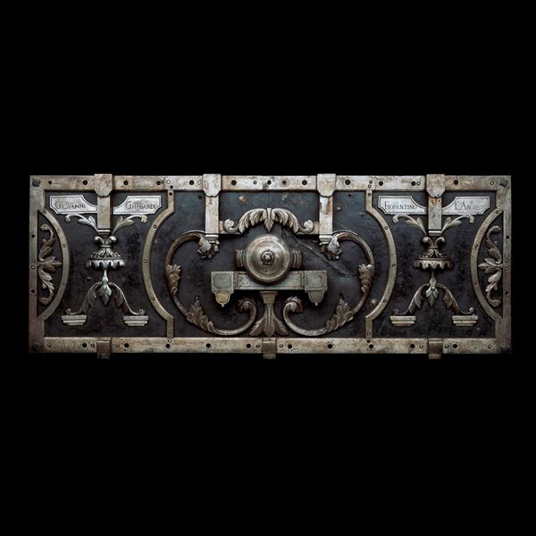 Importante serratura da baule in ferro. Artefice fiorentino, XVIII secolo