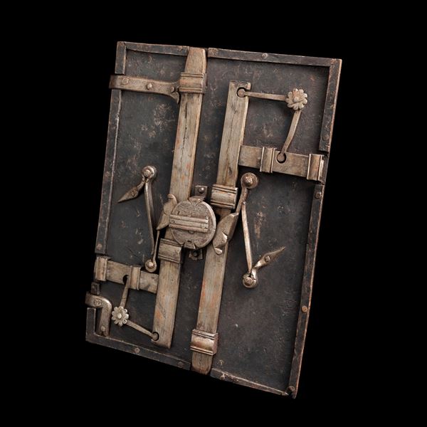 Portina in ferro per ripostiglio a muro. Verona, XVIII secolo