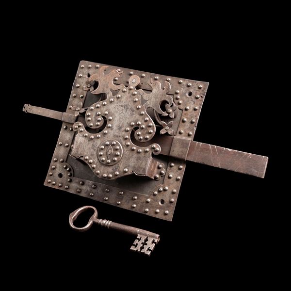 Serratura in ferro con borchie. Alto Adige, XIX secolo