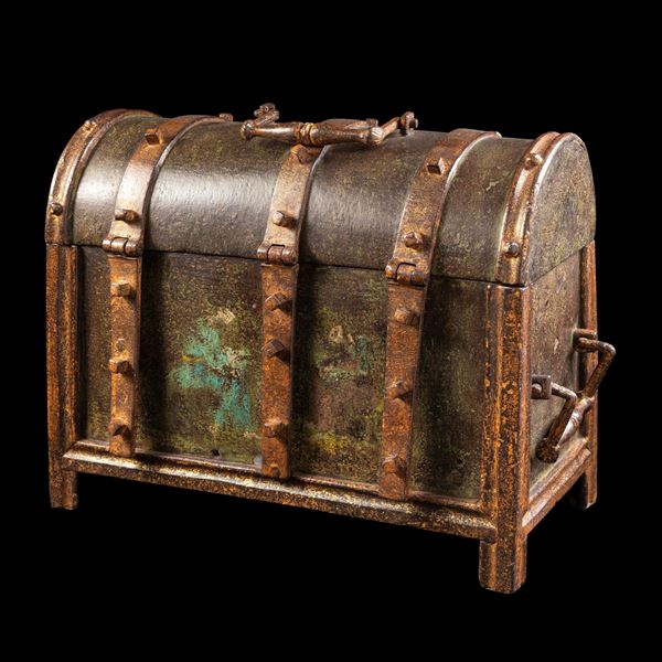 Forziere rinascimentale in ferro battuto. Francia, XVI secolo