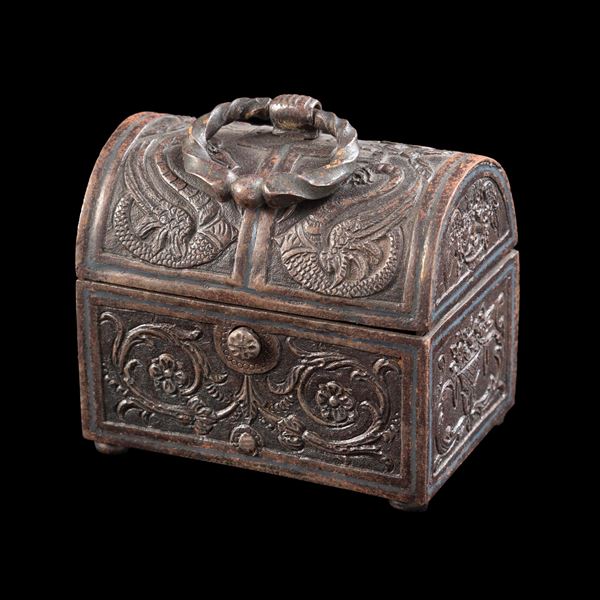 Cofanetto portagioie rinascimentale in ferro battuto. Francia, XVI secolo