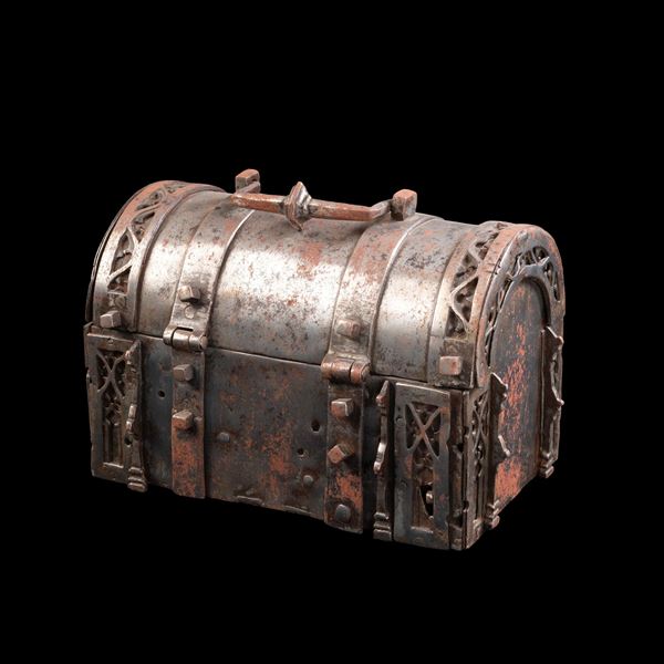 Cofanetto forziere rinascimentale in ferro battuto. Francia, XVI secolo