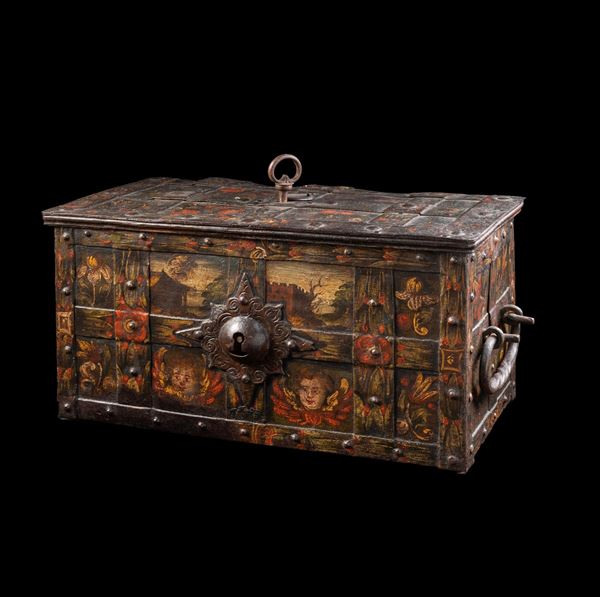 Cofanetto forziere rinascimentale in ferro battuto e dipinto. Germania meridionale, XVI secolo