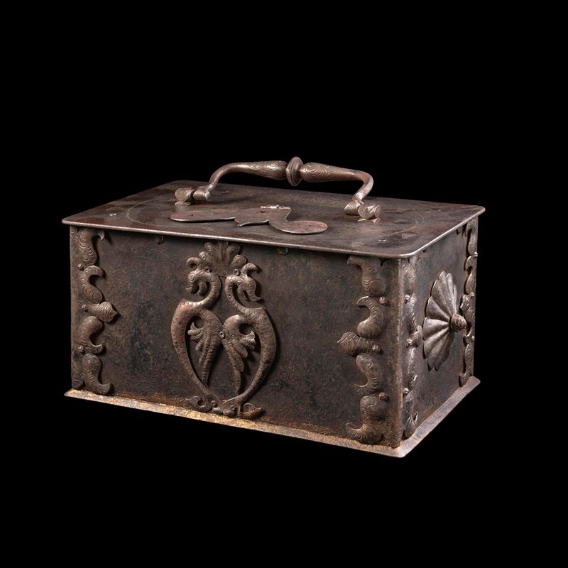 Cofanetto forziere in ferro. Alto Adige, XIX secolo  - Asta Collezione Leopoldo Conforti. Dieci secoli di Chiavi, Forzieri e Serrature - Cambi Casa d'Aste
