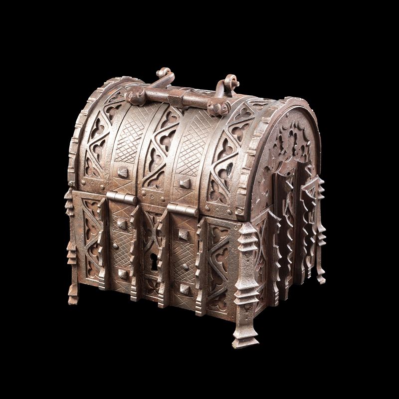 Cofanetto forziere neogotico in ferro. Francia, XIX secolo  - Asta Collezione Leopoldo Conforti. Dieci secoli di Chiavi, Forzieri e Serrature - Cambi Casa d'Aste