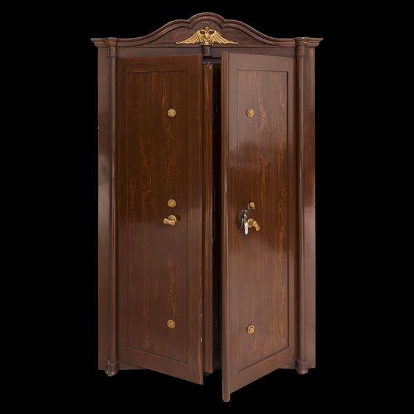 Cassaforte a finto legno a due porte. Austria, fine XIX secolo