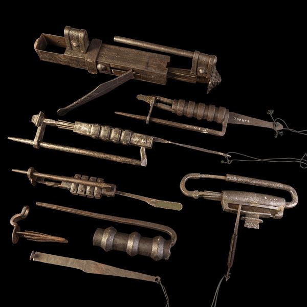 Sei lucchetti in ferro. India, XVIII-XIX secolo