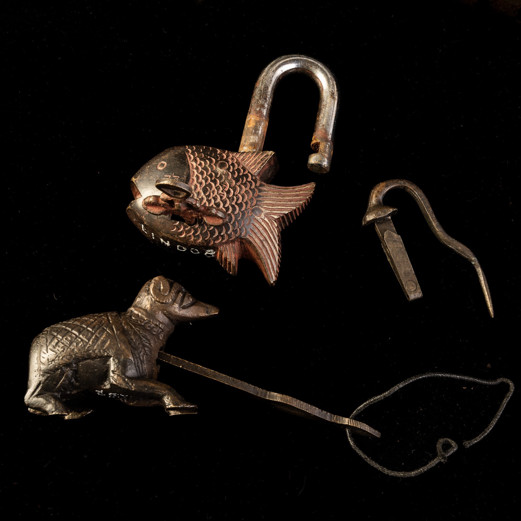 Oggetti decorativi in ferro, Sei lucchetti, India e Nepal, XVII-XX secolo