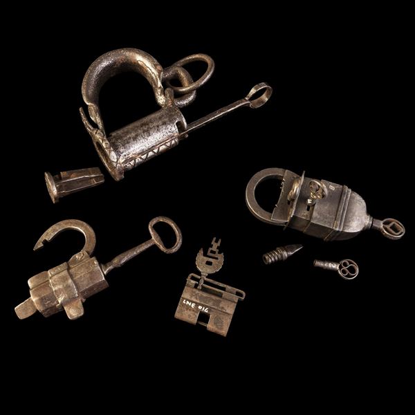 Quattro lucchetti in ferro battuto. Iran, XIX secolo